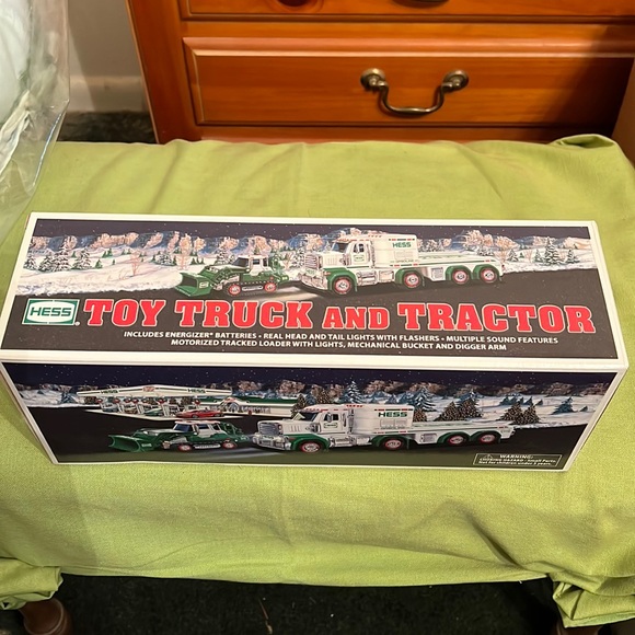 Hess 2013 toy truck and tractor UNOPENED - Picture 2 of 5